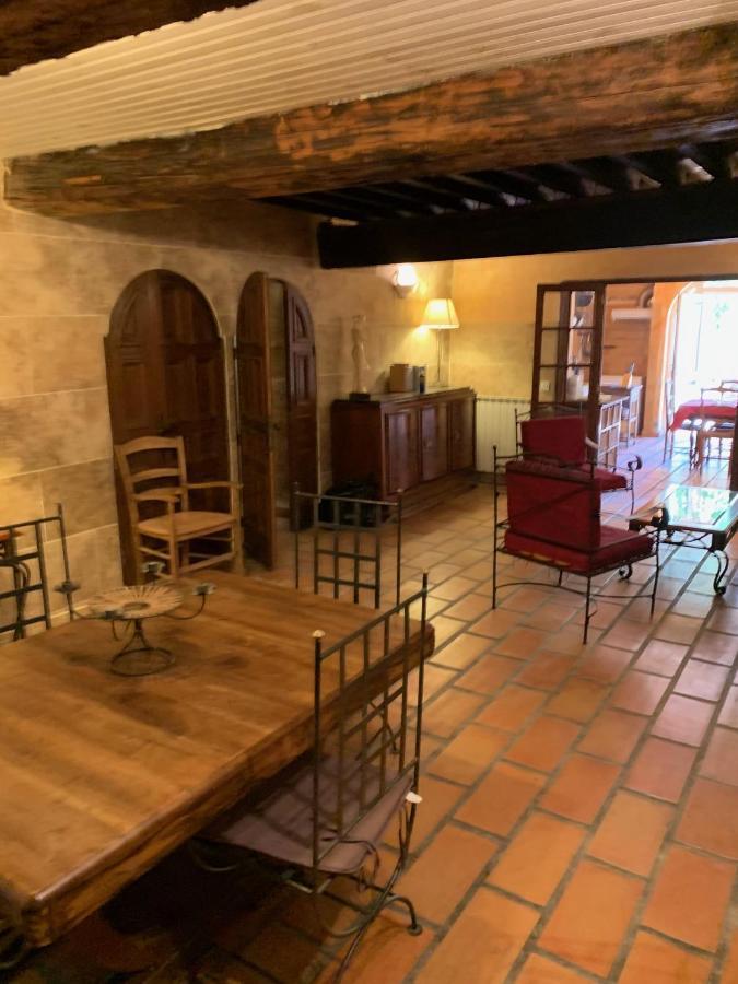 La maison sur la place Aigues-Mortes Extérieur photo