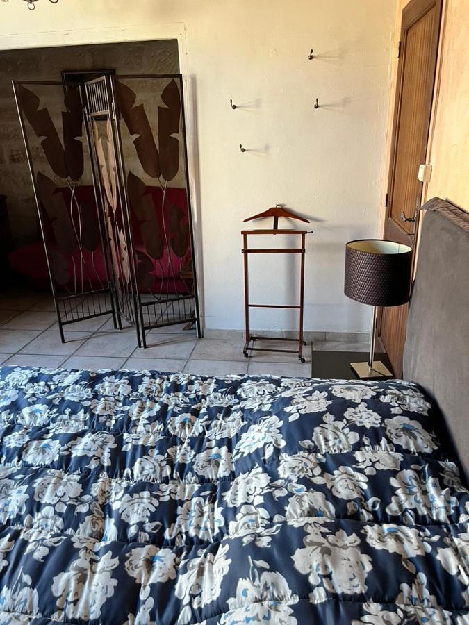 La maison sur la place Aigues-Mortes Extérieur photo