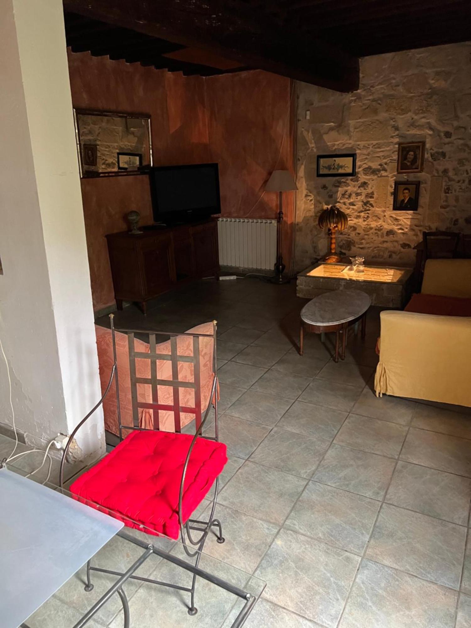 La maison sur la place Aigues-Mortes Extérieur photo